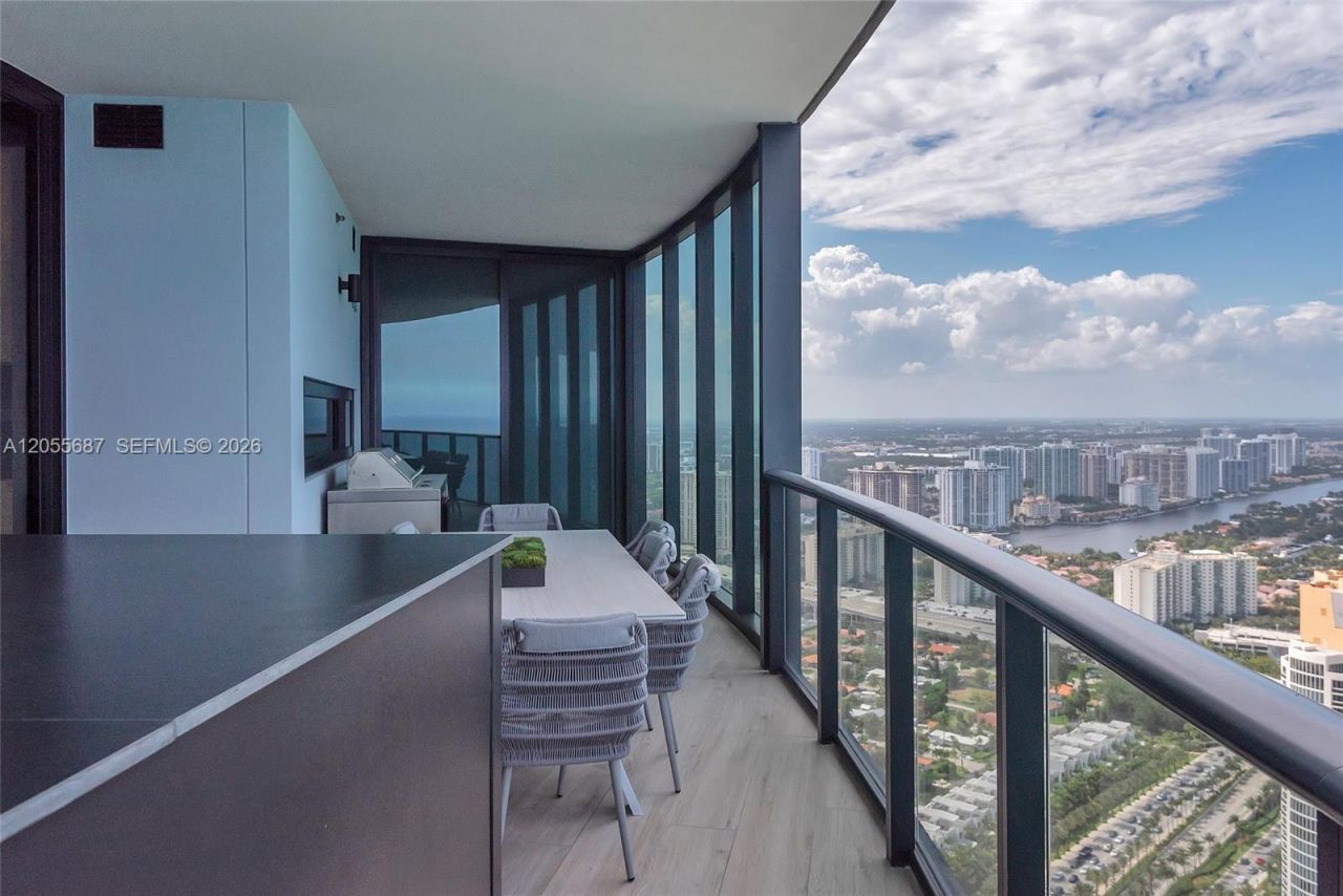 18555 Collins Ave , Unit 4705, Sunny Isles Beach, FL 33160 Photo