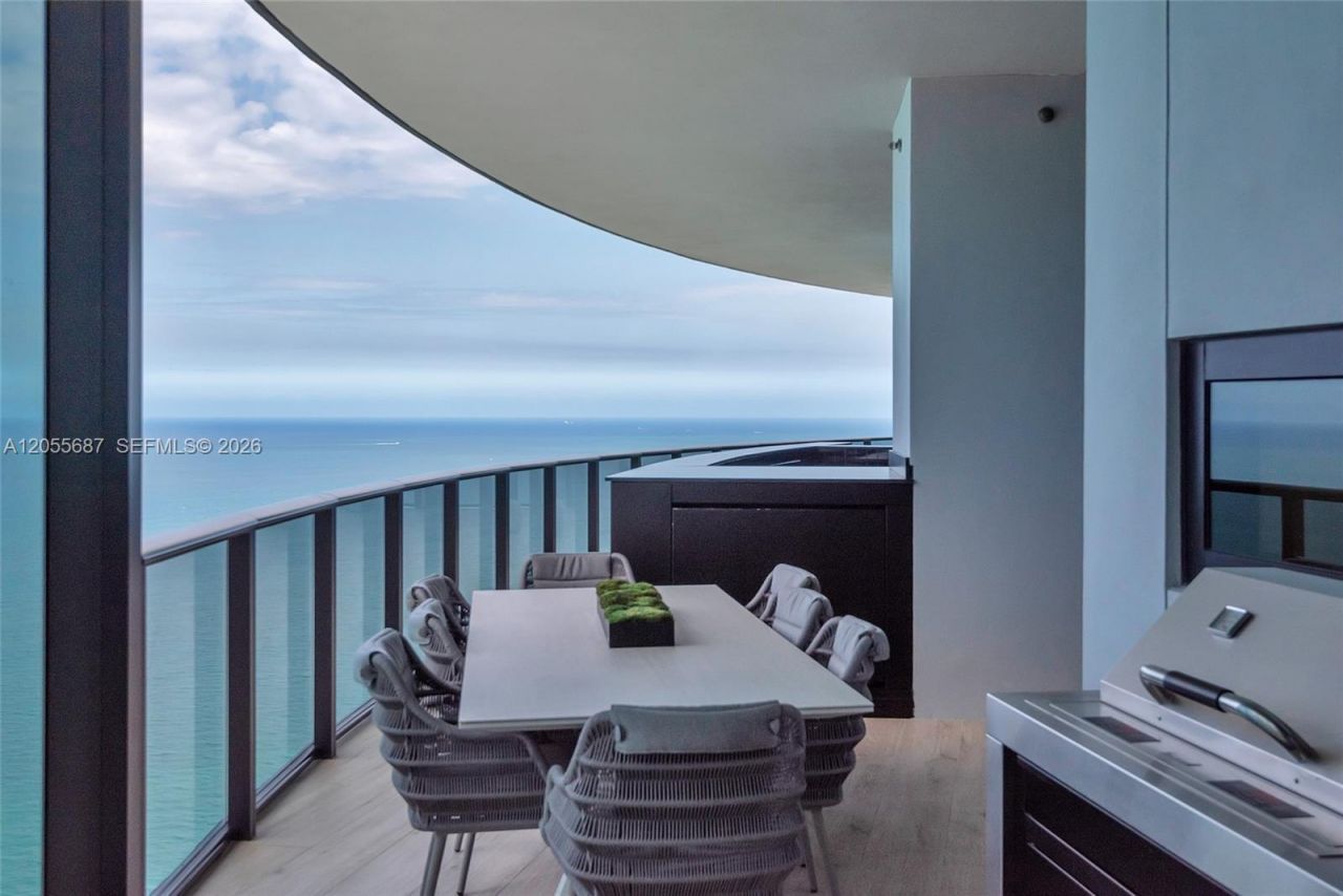 18555 Collins Ave , Unit 4705, Sunny Isles Beach, FL 33160 Photo