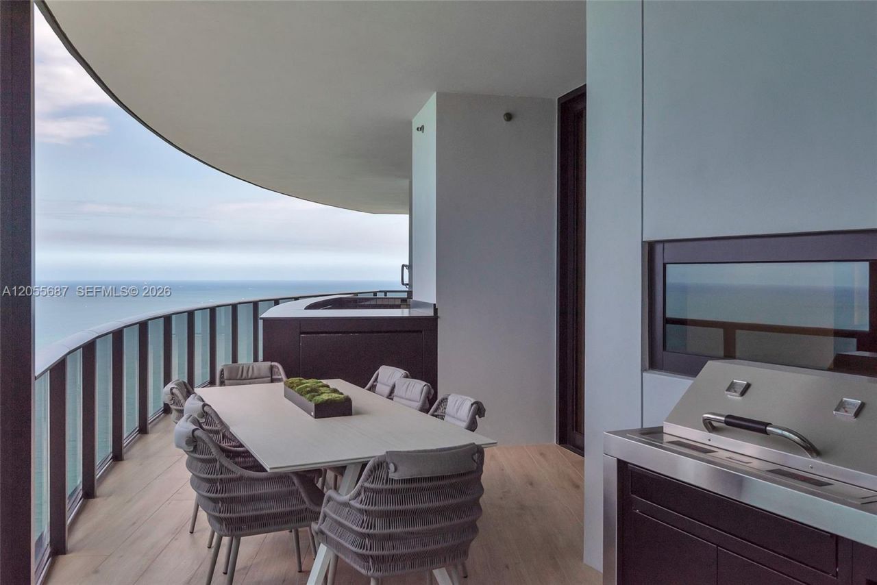 18555 Collins Ave , Unit 4705, Sunny Isles Beach, FL 33160 Photo