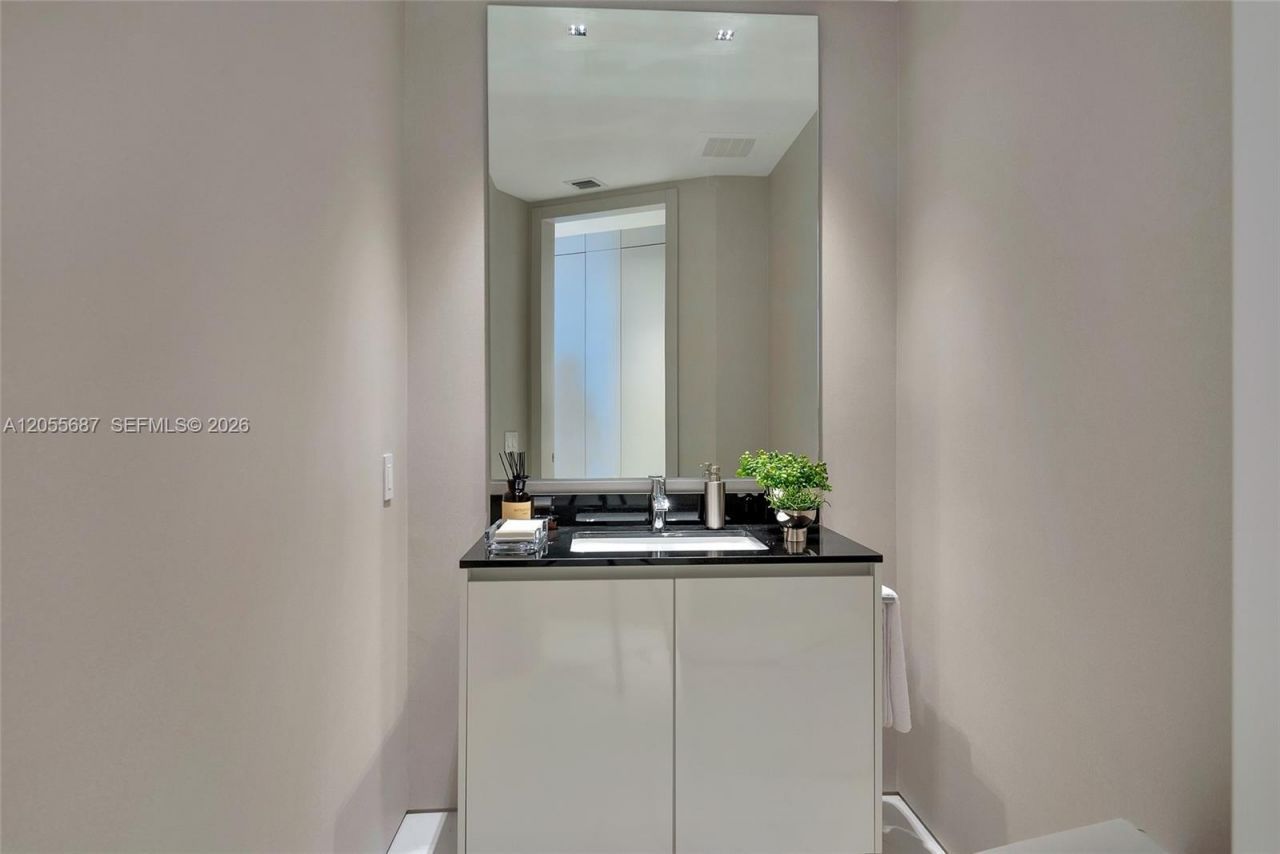 18555 Collins Ave , Unit 4705, Sunny Isles Beach, FL 33160 Photo