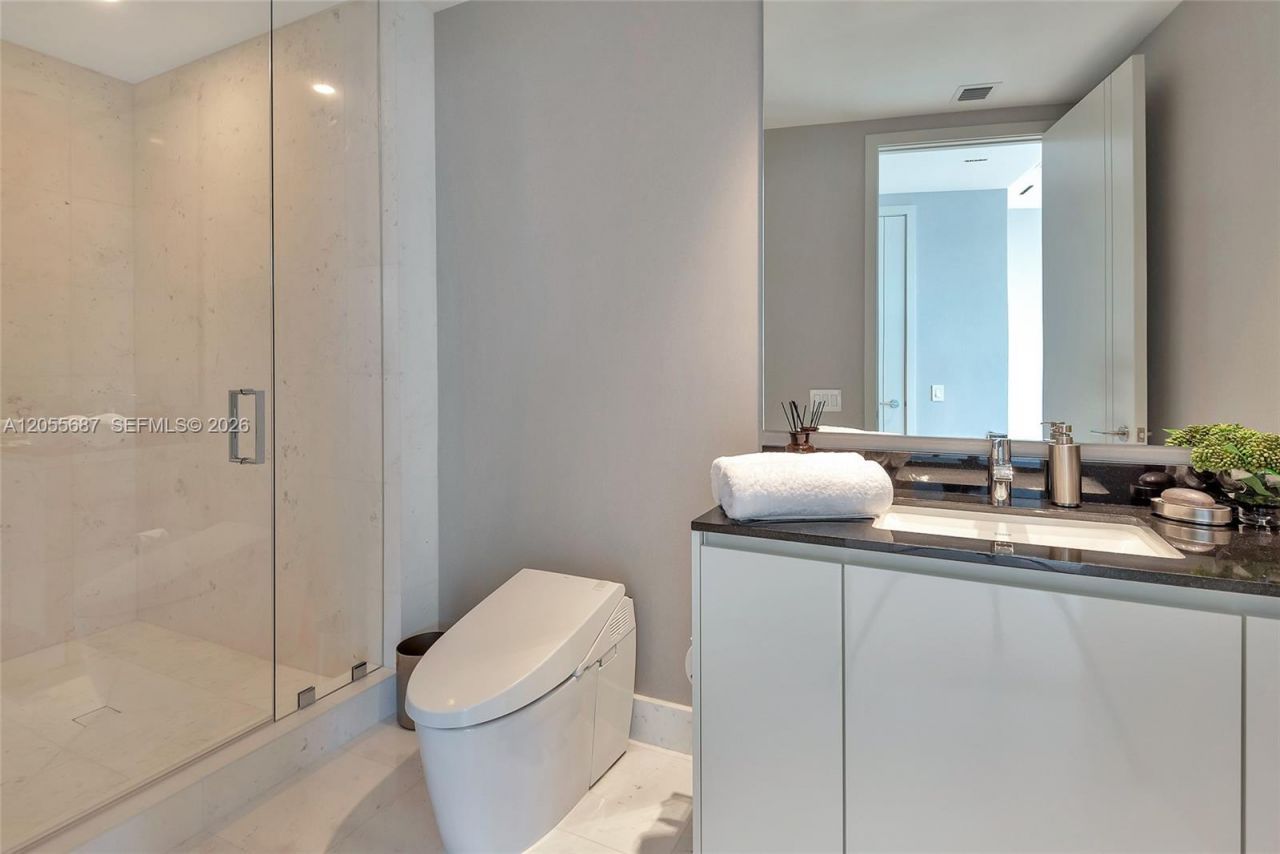18555 Collins Ave , Unit 4705, Sunny Isles Beach, FL 33160 Photo