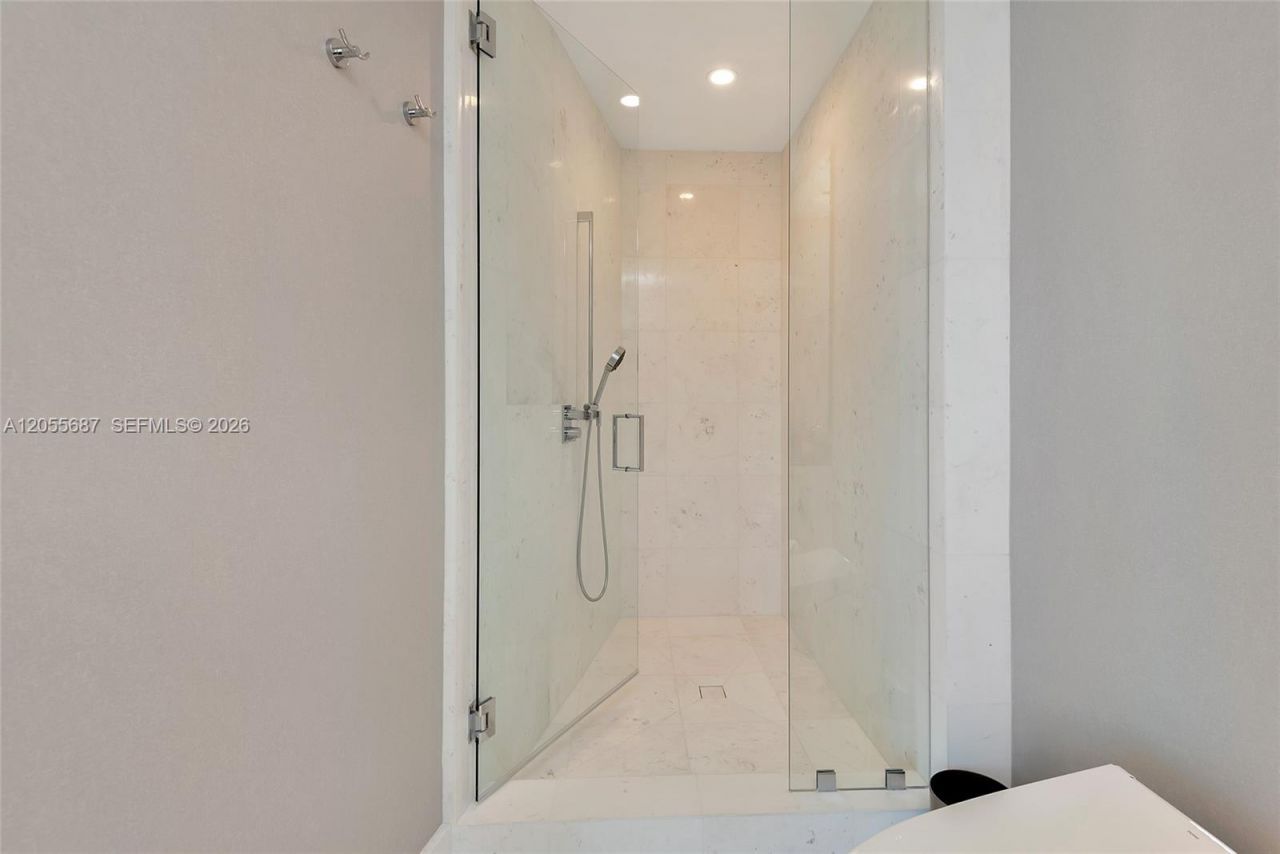 18555 Collins Ave , Unit 4705, Sunny Isles Beach, FL 33160 Photo