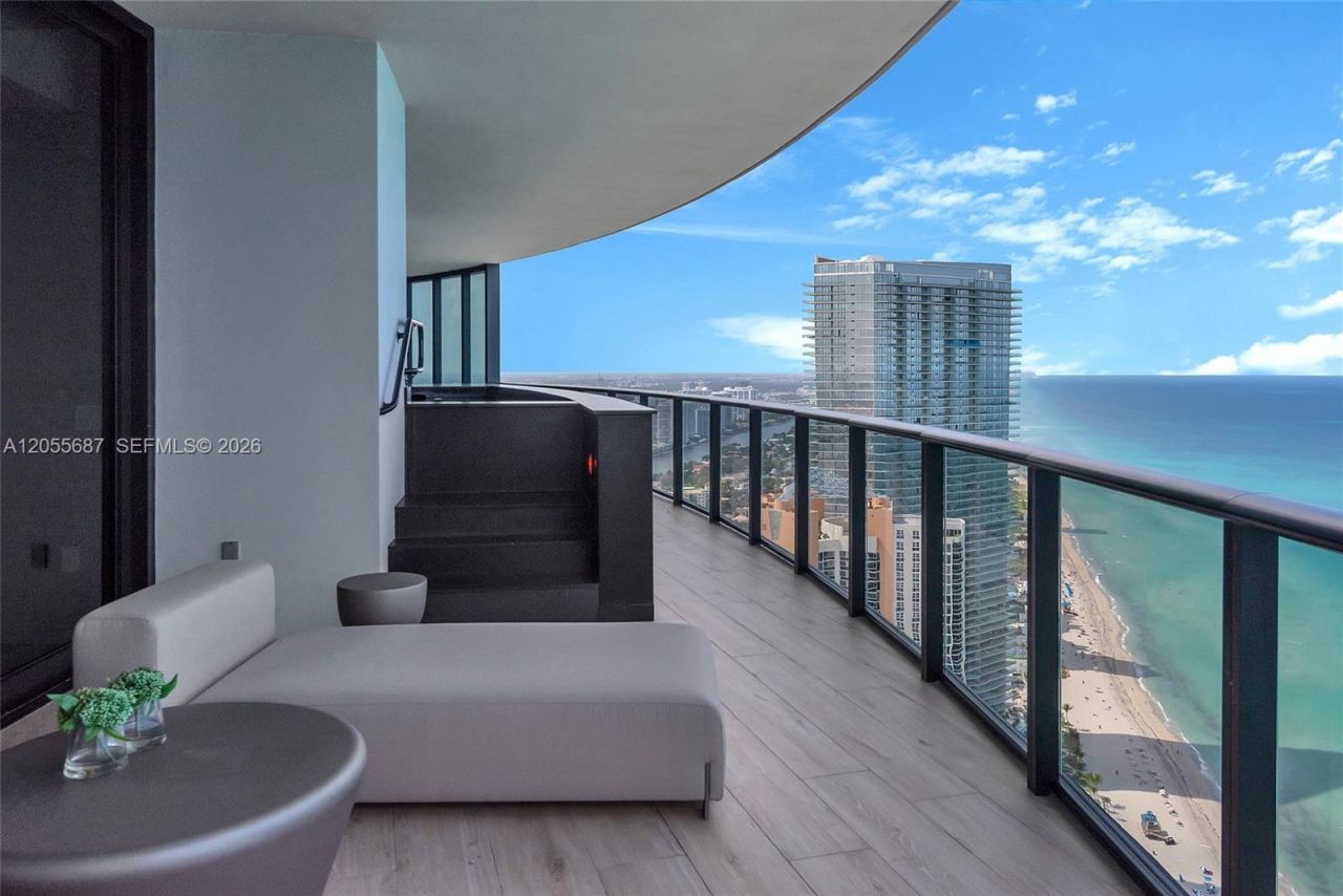 18555 Collins Ave , Unit 4705, Sunny Isles Beach, FL 33160 Photo