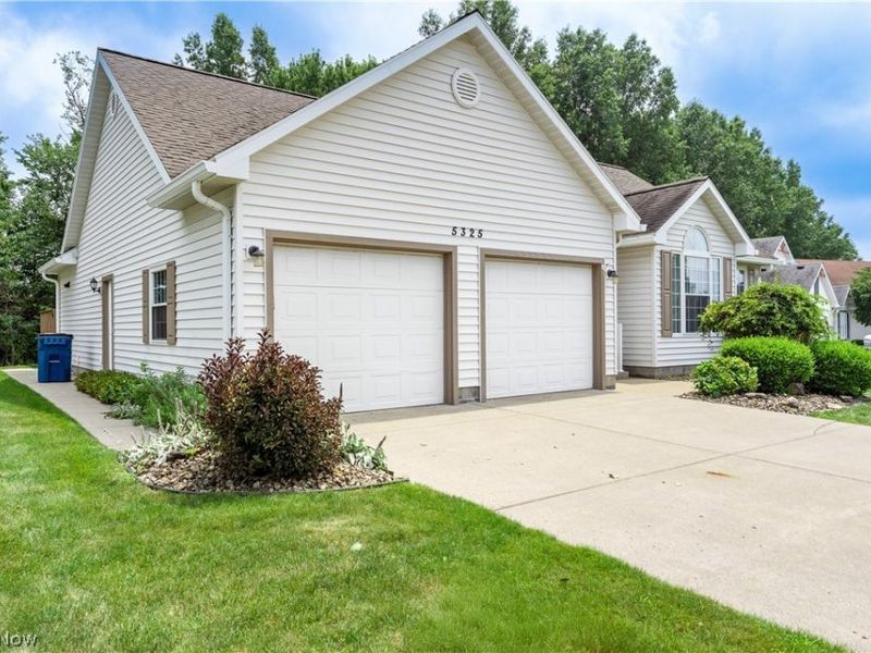 5325 Sycamore Hill Drive, New Middletown, OH 44442 Photo 3