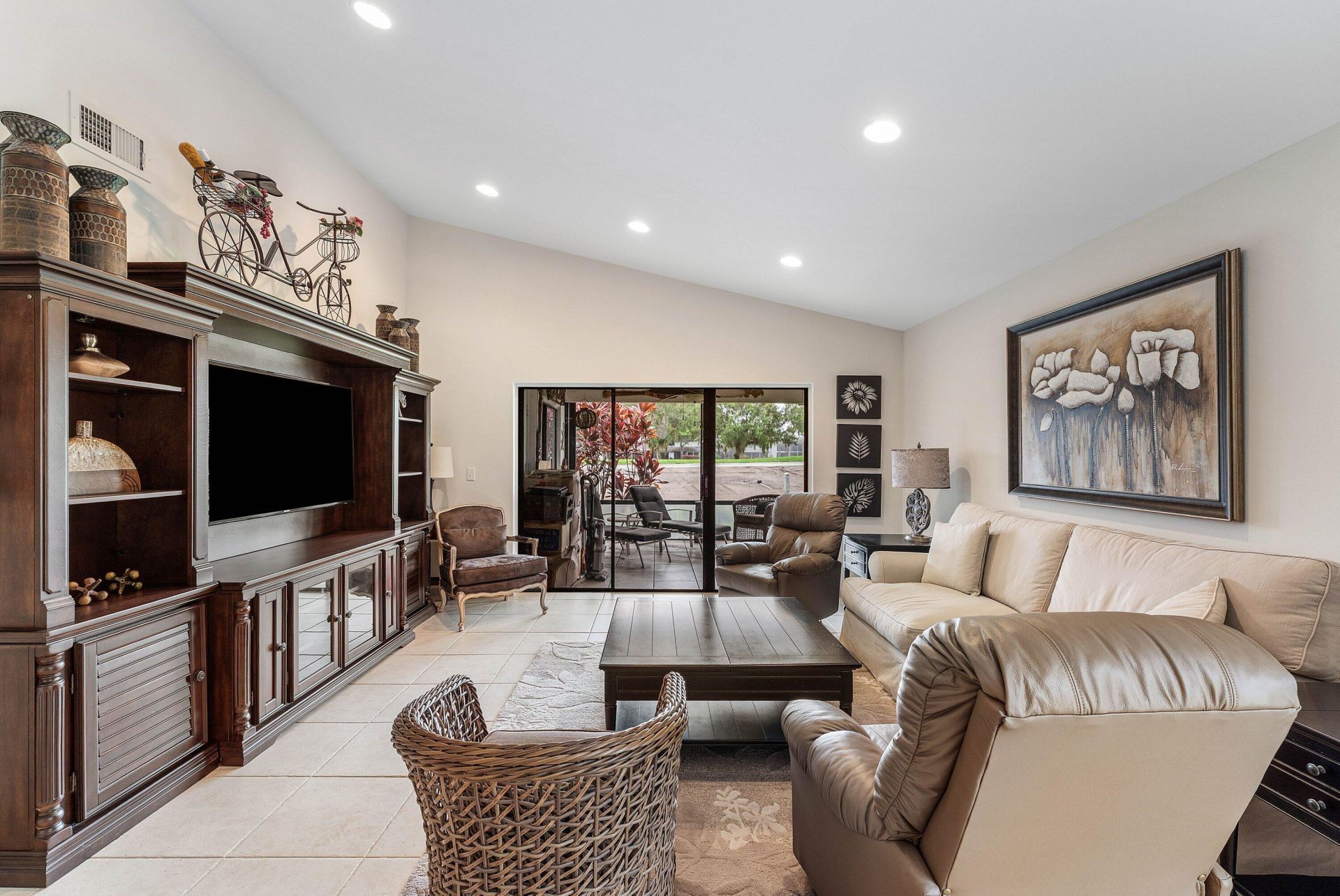 1 Stratford Drive E, Unit D, Boynton Beach, FL 33436 Photo