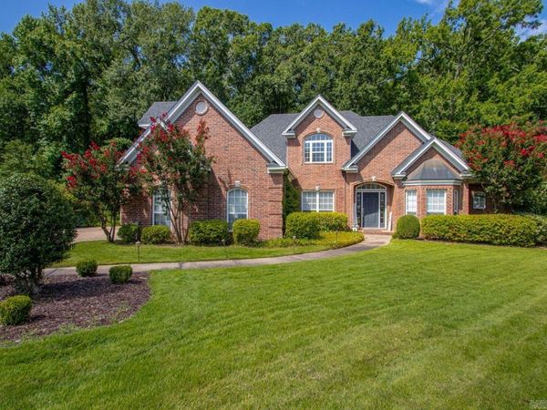 126 Grenoble Circle , Maumelle, AR 72113