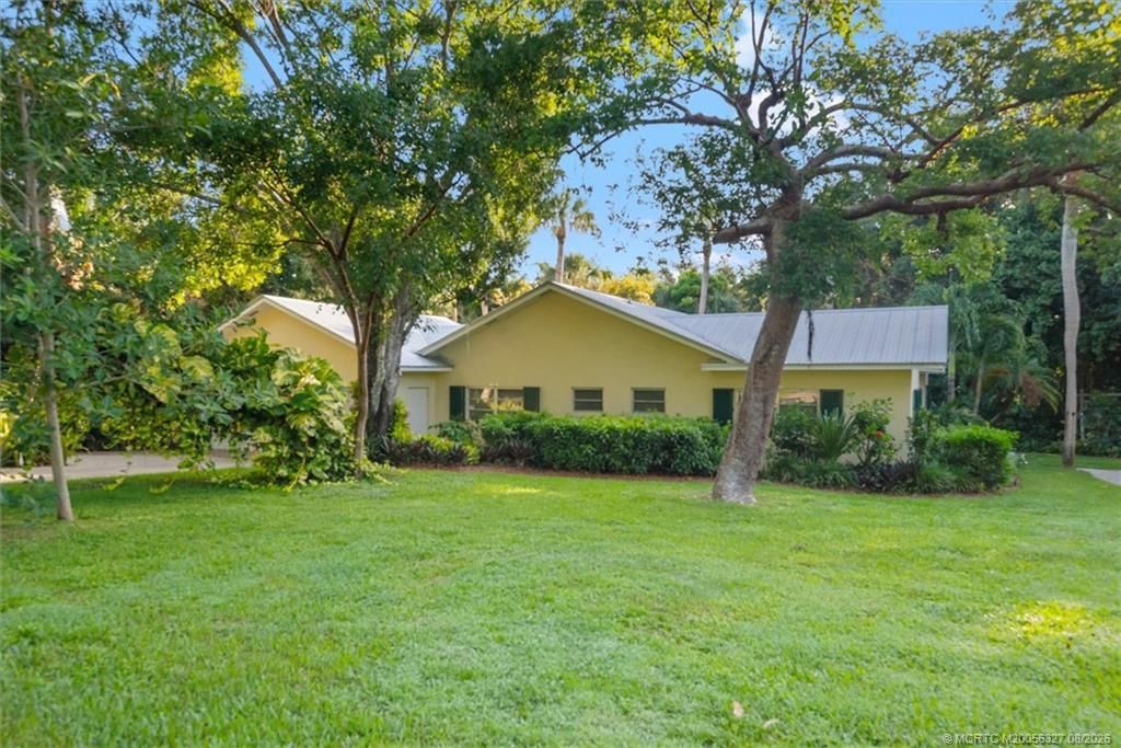 22 N Via Lucindia, Sewalls Point, FL 34996 Photo