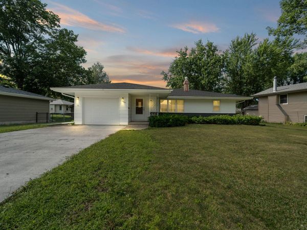 1309 S 11th Avenue E, Newton, IA 50208