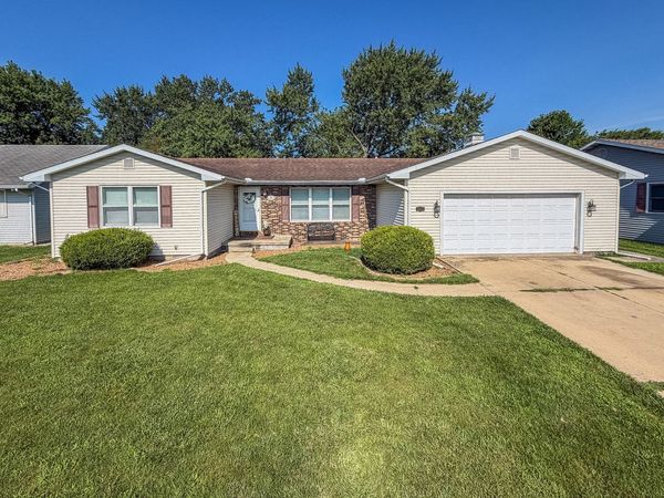 1015 Cambridge Drive , Rantoul, IL 61866
