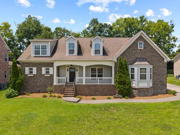 1387 Round Hill Ln, Spring Hill, TN 37174