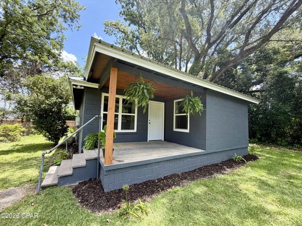 2836 Kenny Street , Marianna, FL 32448
