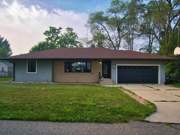 214 Breezy Point Drive, Pardeeville, WI 53954