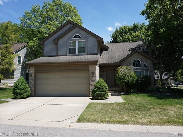 23244 Potomac Circle, Farmington Hills, MI 48335