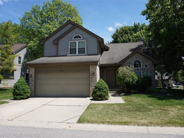 23244 Potomac Circle, Farmington Hills, Mi 48335