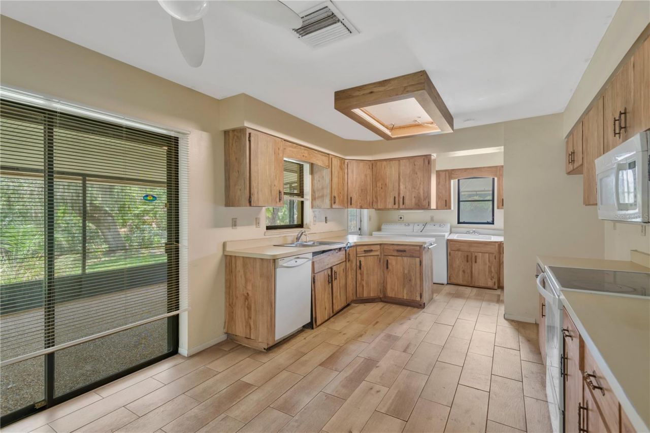 213 Whispering Oaks Court , Sarasota, FL 34232 Photo