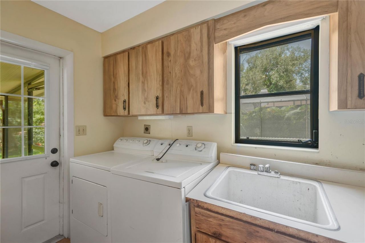 213 Whispering Oaks Court , Sarasota, FL 34232 Photo