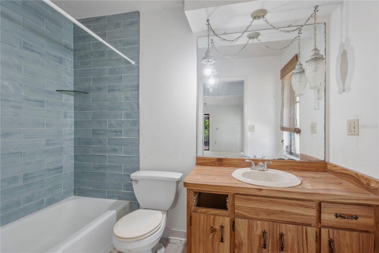 213 Whispering Oaks Court , Sarasota, FL 34232 Photo