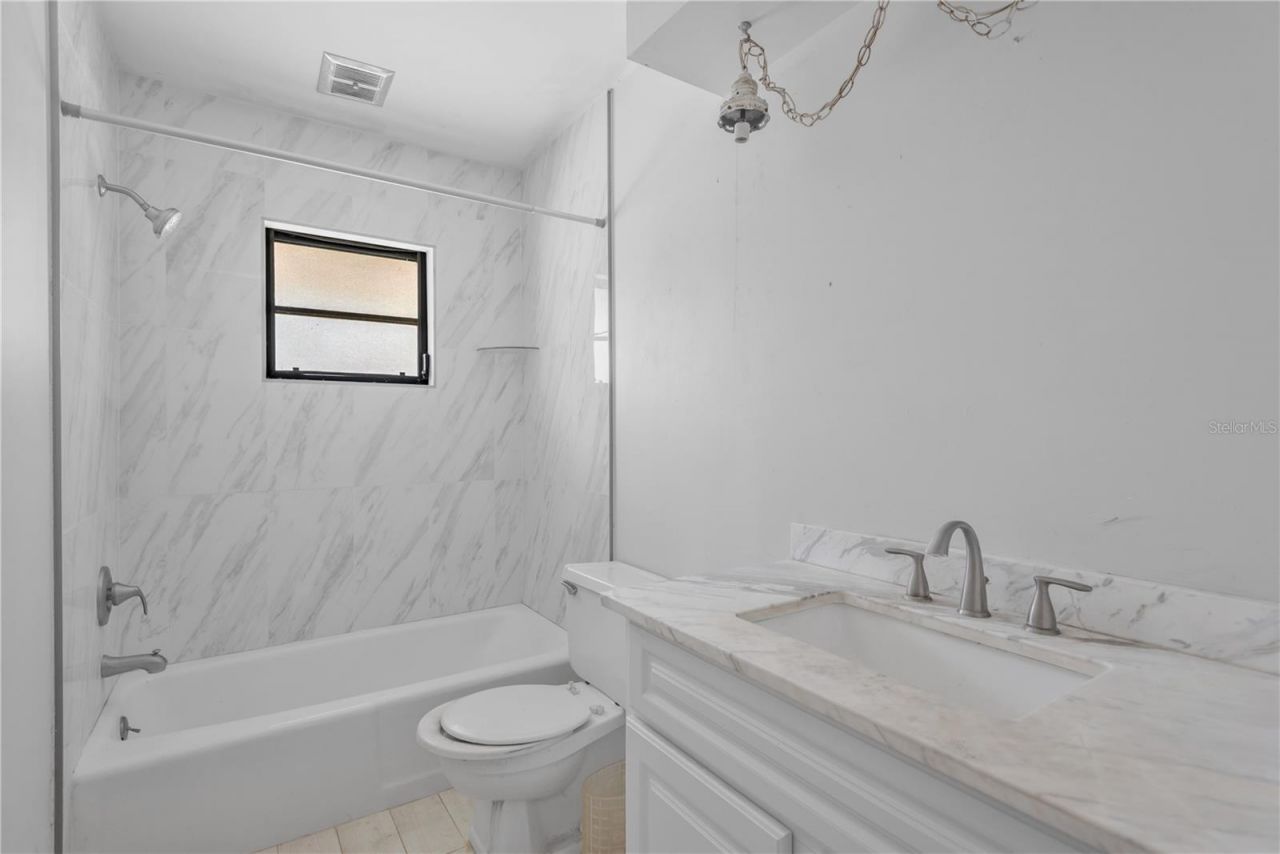 213 Whispering Oaks Court , Sarasota, FL 34232 Photo