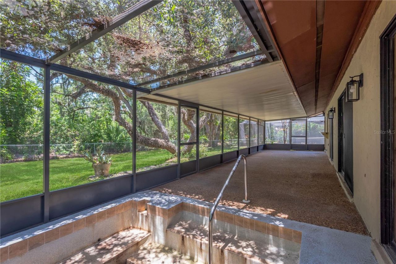 213 Whispering Oaks Court , Sarasota, FL 34232 Photo