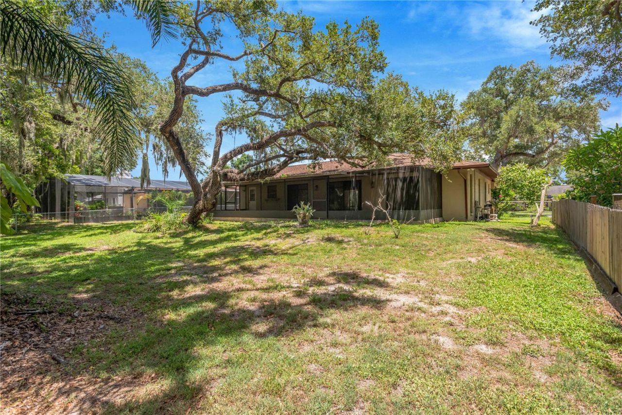 213 Whispering Oaks Court , Sarasota, FL 34232 Photo