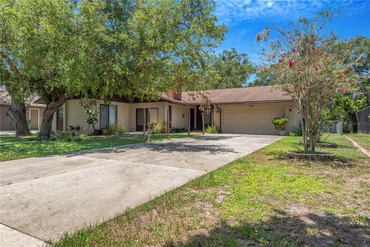 213 Whispering Oaks Court , Sarasota, FL 34232 Photo