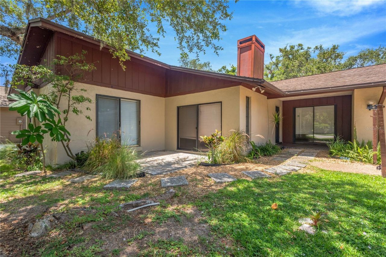 213 Whispering Oaks Court , Sarasota, FL 34232 Photo