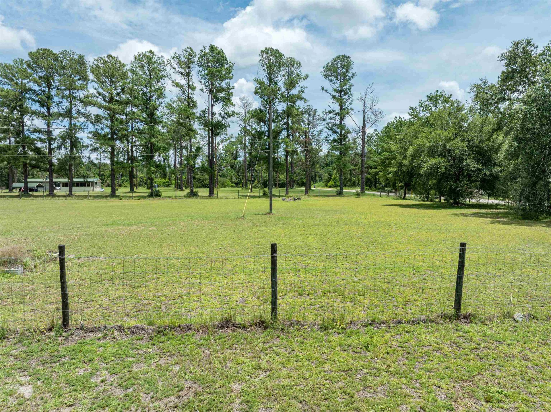 405 SE Apache Avenue , Lee, FL 32059 Photo