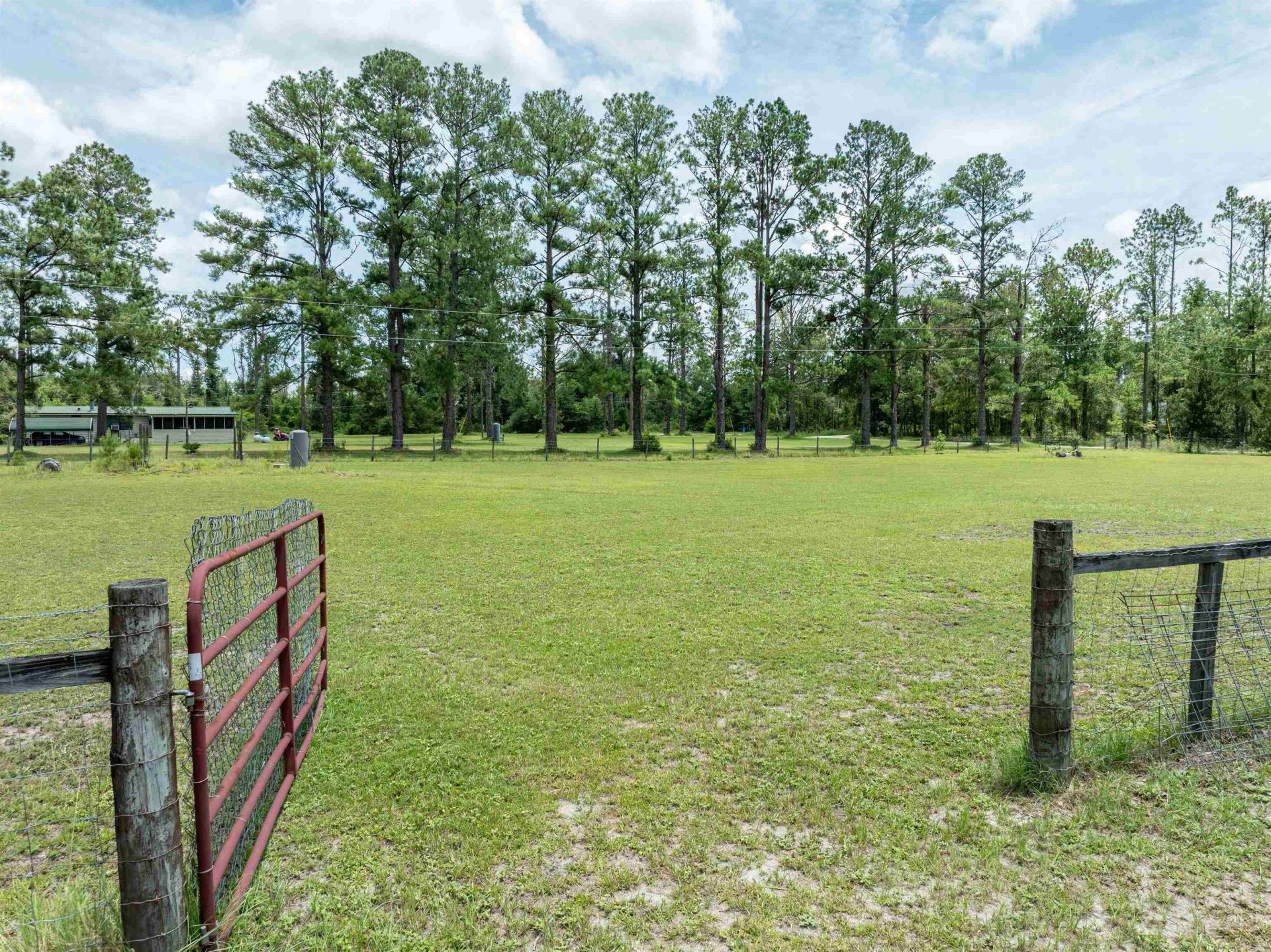405 SE Apache Avenue , Lee, FL 32059 Photo