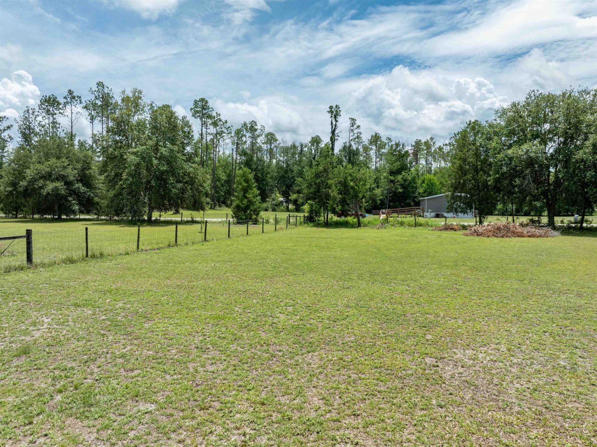 405 SE Apache Avenue , Lee, FL 32059 Photo