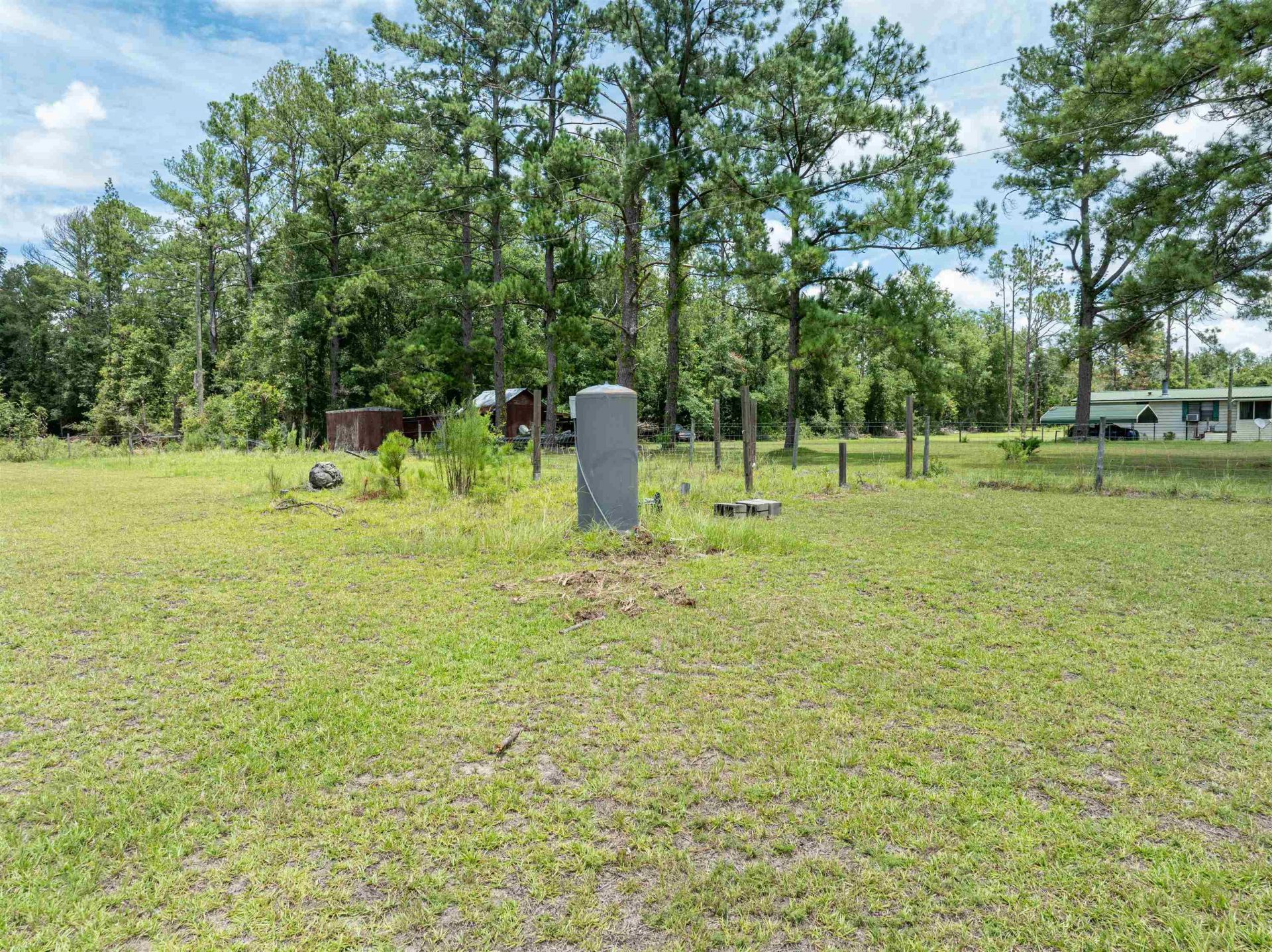 405 SE Apache Avenue , Lee, FL 32059 Photo