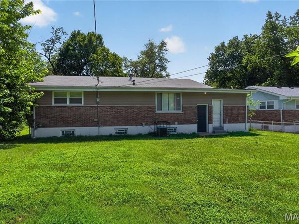 9835 Portage Drive , St Louis, MO 63136