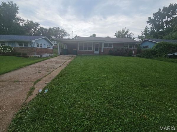 9835 Portage Drive , St Louis, MO 63136