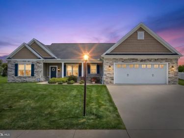 15 ONYX ROAD, NEW OXFORD, PA 17350