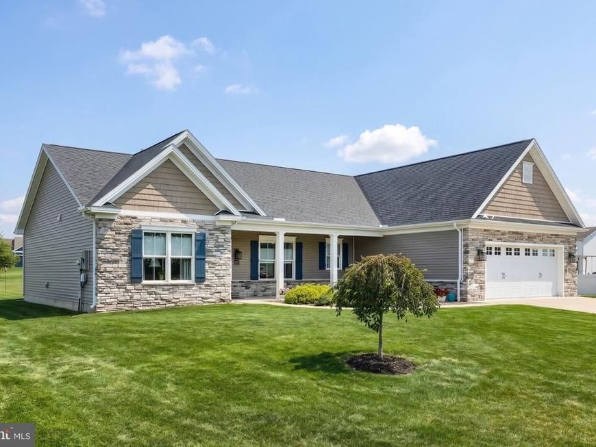 15 Onyx Road, New Oxford, PA 17350 Main Photo