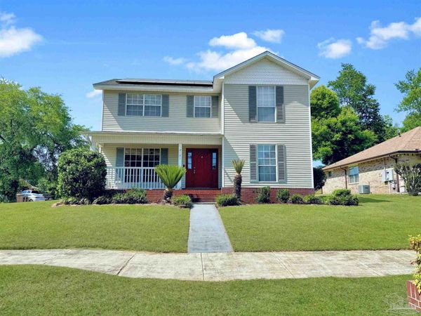 2121 Pin High Dr, Pensacola, FL 32526