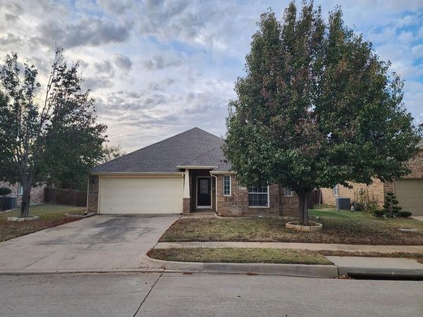 633 Grayson Lane , Lake Dallas, TX 75065