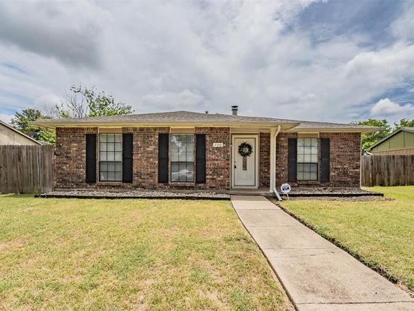 720 Nora Lane , DeSoto, TX 75115