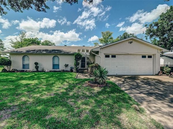 401 Rhineland, Benbrook, TX 76126