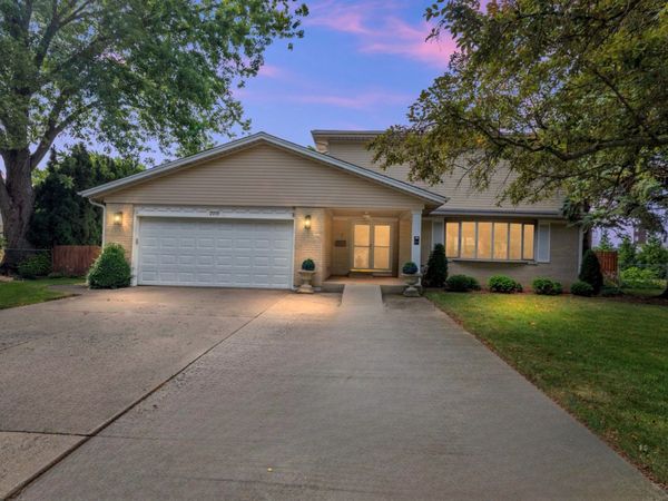 2019 E Avon Lane , Arlington Heights, IL 60004