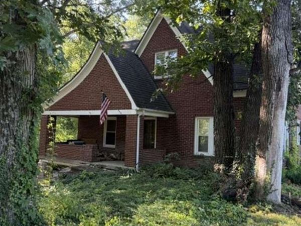 5685 Darwin Road, West Terre Haute, IN 47885
