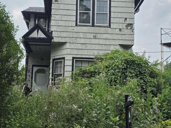 2233 S Woodward St, Milwaukee, WI 53207
