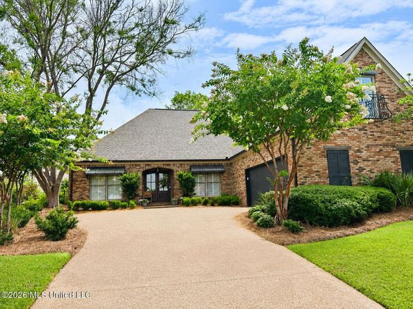 100 Summers Lane, Ridgeland, MS 39157