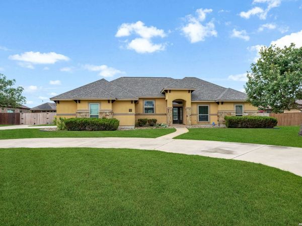1633 CAMDEN LN, Pleasanton, TX 78064