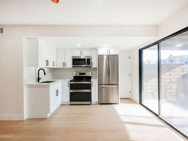 331 Misty Isle Lane , Unit B, Las Vegas, NV 89107