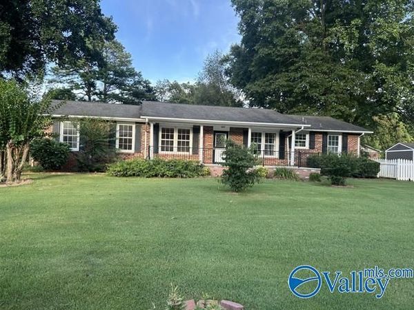 213 Spring Valley Court SW, Huntsville, AL 35802