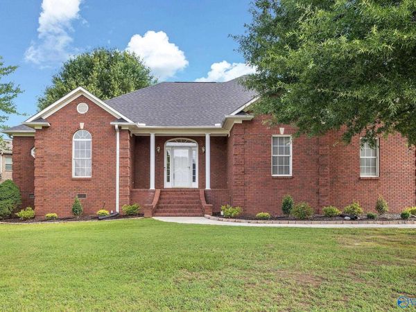 1507 NE Crown Pointe Drive NE, Hartselle, AL 35640