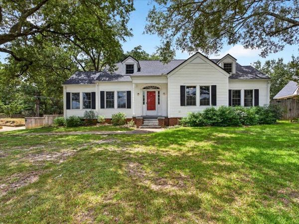 1301 Hill Dr., Laurel, MS 39440