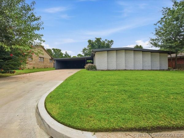 4217 S Darlington Place, Tulsa, OK 74135