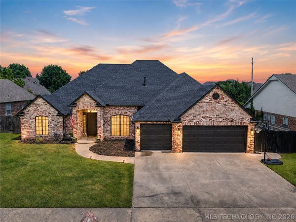 8913 N 137th East Avenue , Owasso, OK 74055