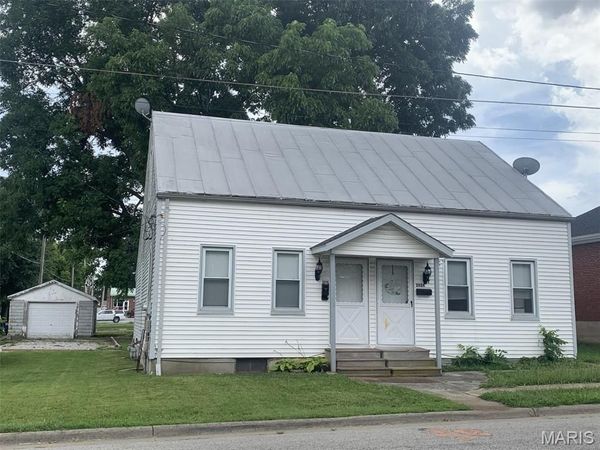 202 E 1st Street, Waterloo, IL 62298